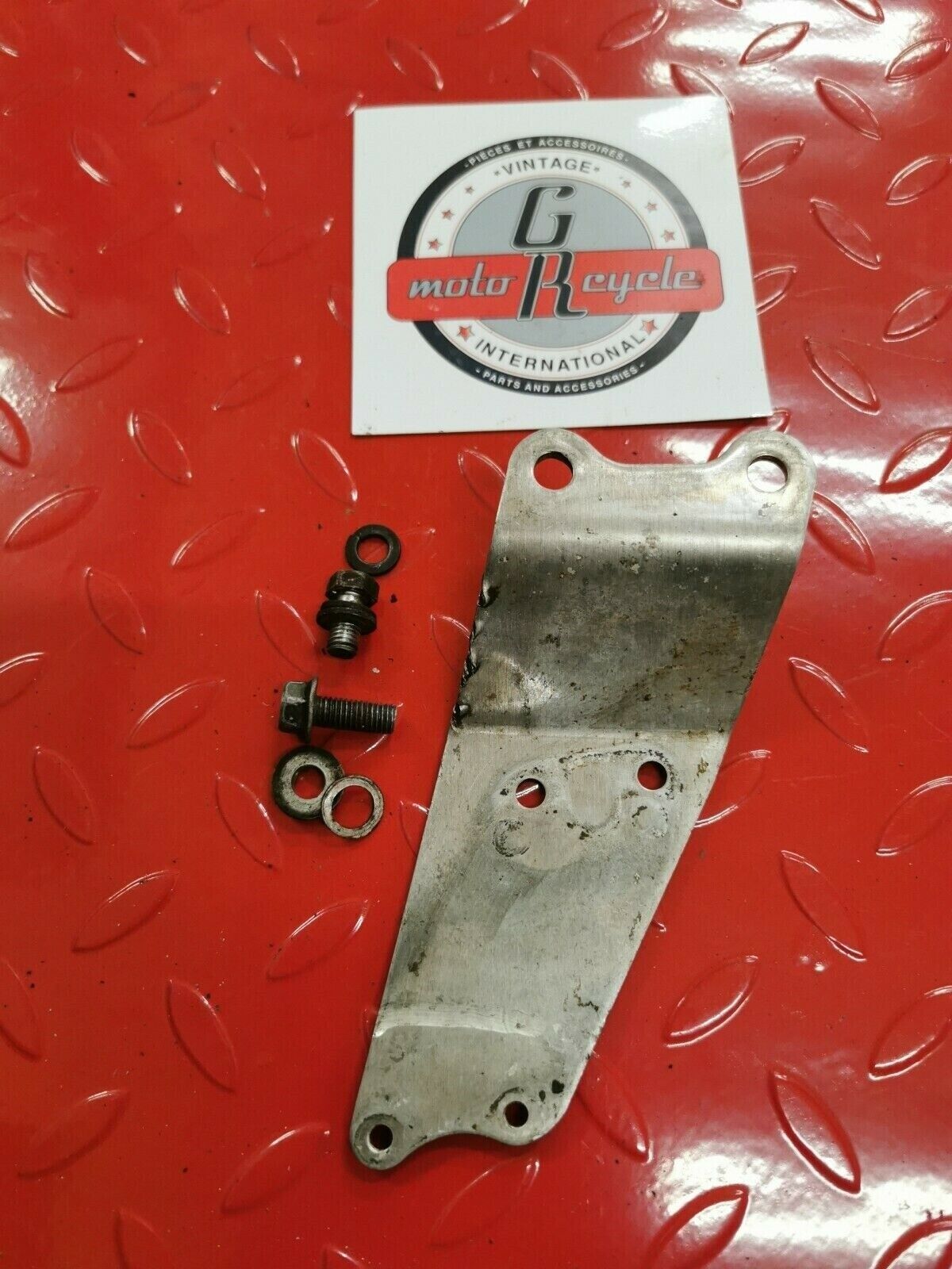 Yamaha IT175 1981 drive chain guard tensioner arm plate