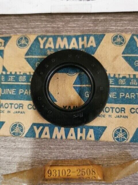NOS YAMAHA VX600V VX600DXV YFM350RT OIL SEAL 25X44X6810 93102-25081-00 Y148