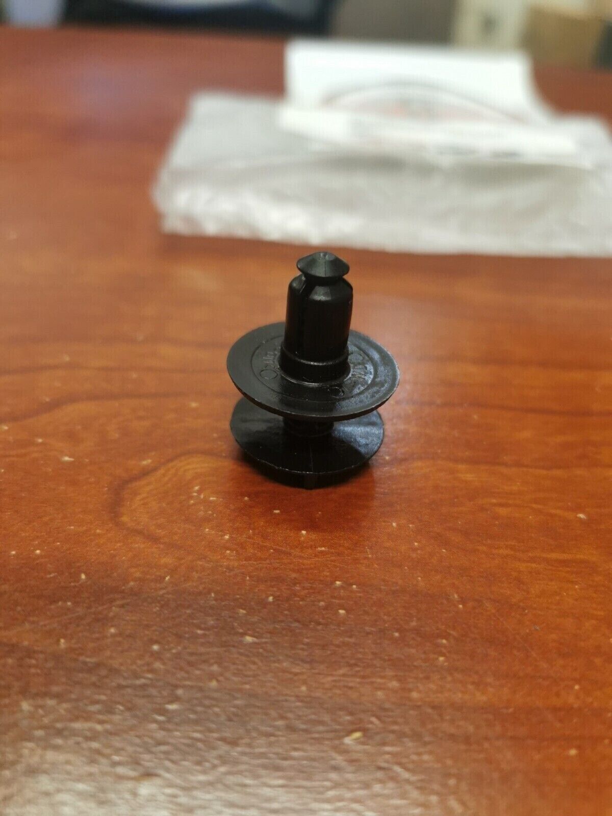 NOS Yamaha RIVET 5UG-F3483-00-00 Y82