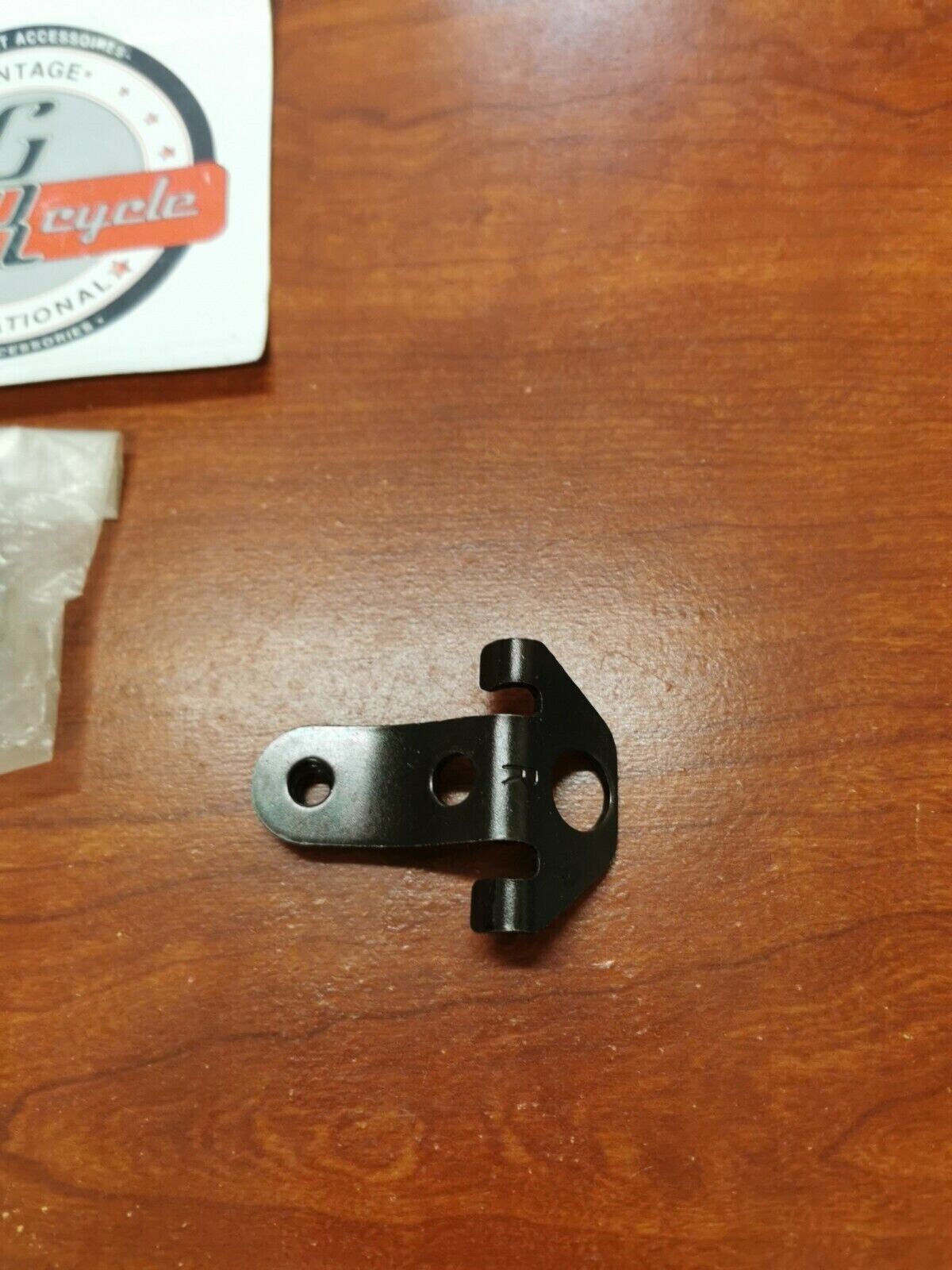 NOS Suzuki GSX-R600 GSX-R750 UNDER COLWING BRACKET 94740-17E00 S20
