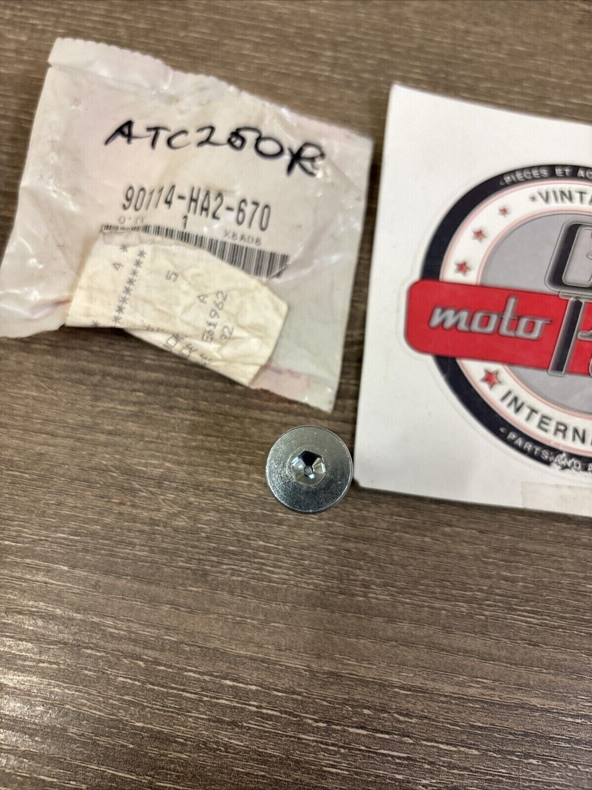 NOS Honda BOLT DRIVEN SPROCKET (10MM) 90114-HA2-670 SUB 90114-HM3-A60 H124