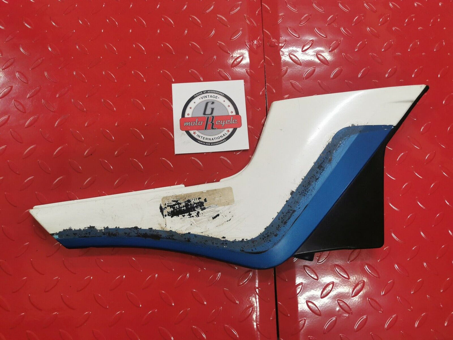 Suzuki GS550ES 1983 right side cover panel fairing