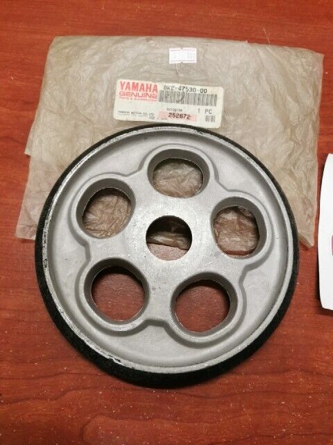NOS Yamaha CF300 CS340 EC340 ET340 EX570 PZ480 GUIDE WHEEL 8K2-47530-00-00 Y110