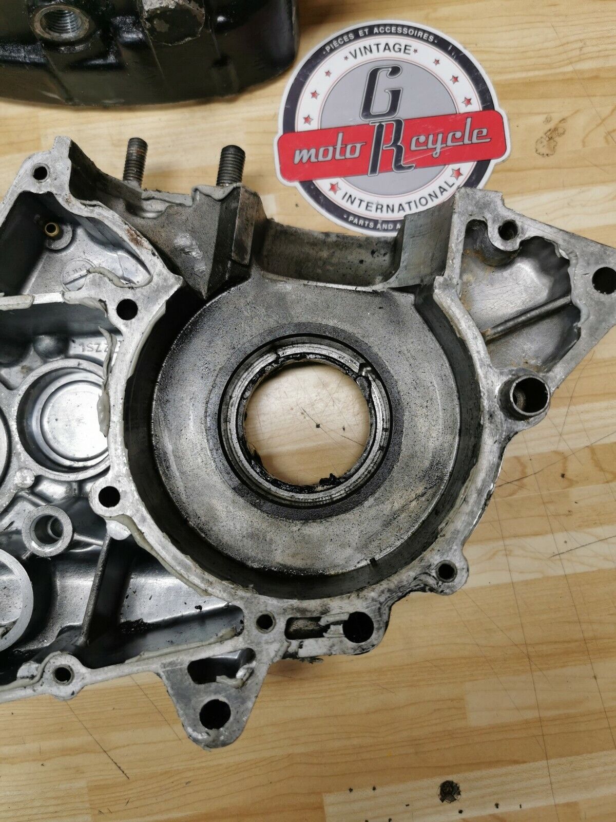 Suzuki PE250 1977 crankcase crank case 1978 1979 11300-41850