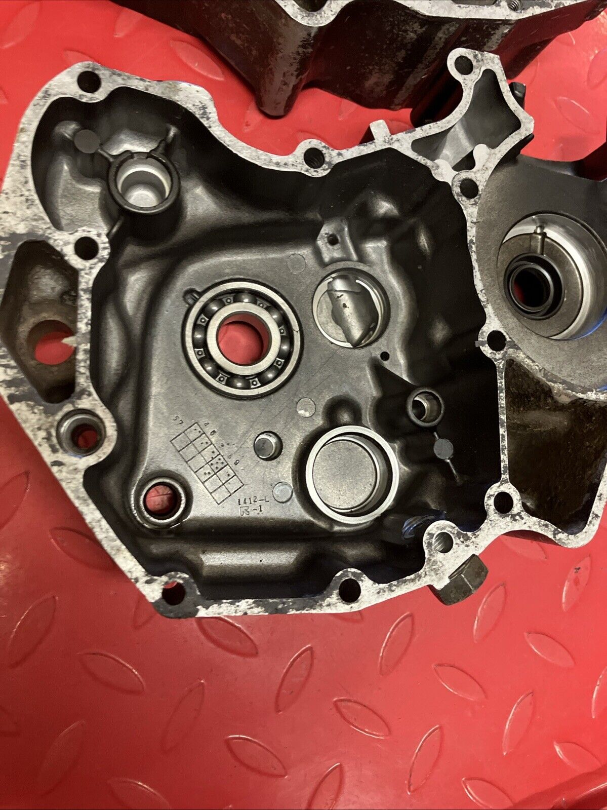 Suzuki RM125 1983 Crankcase set crank case left right 11300-14880