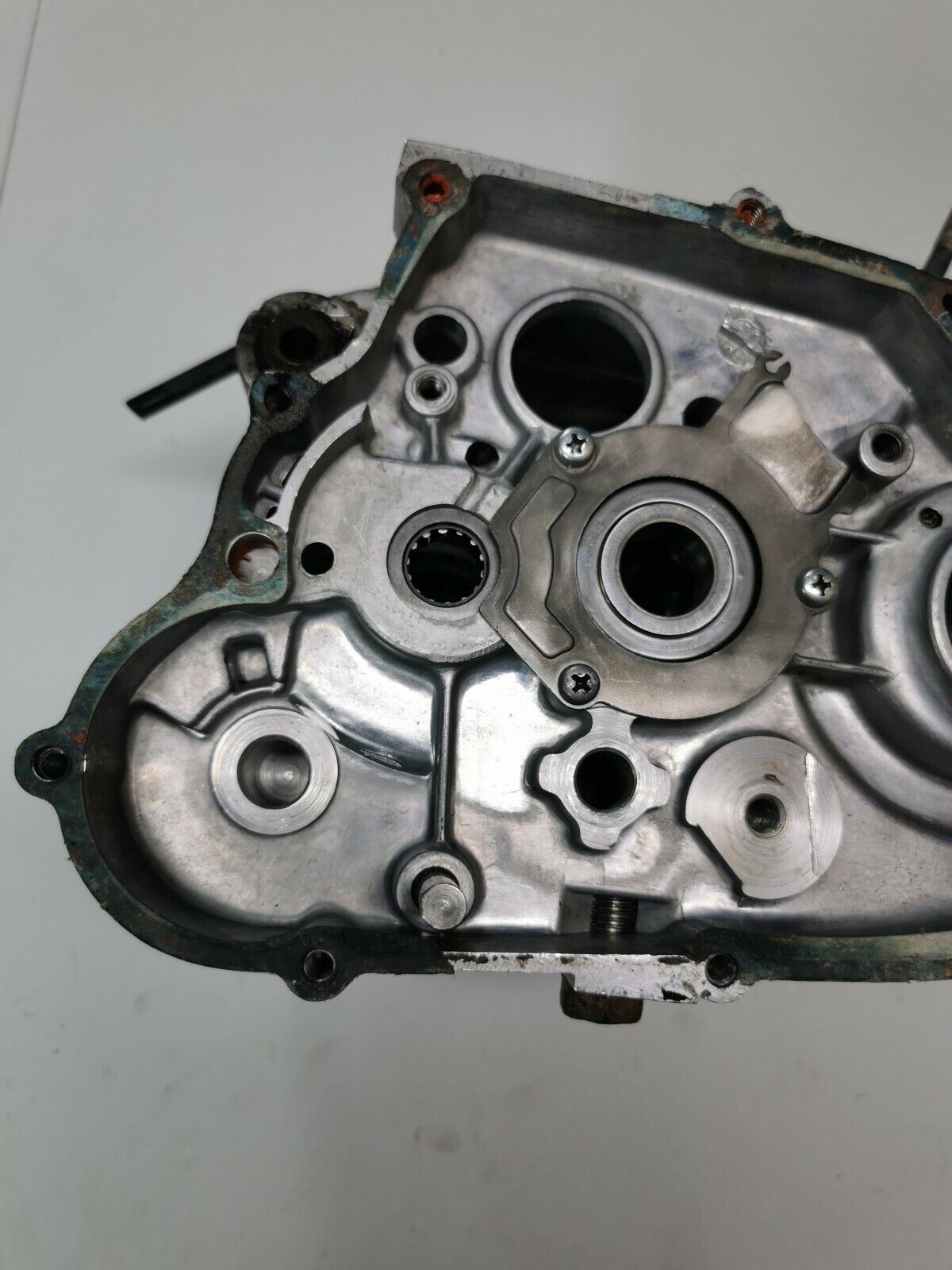 Yamaha DT100 1976 crankcase crank case left right 437-15111-03-00