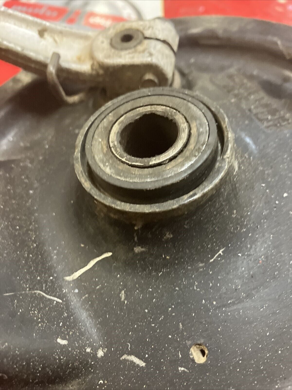 Suzuki RM125 1985 rear brake panel hub cover drum