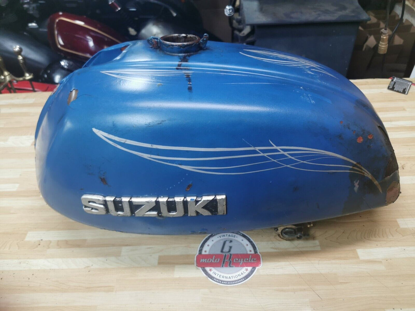 Suzuki GT750 1975 fuel tank lemans water buffalo gas petrol reservoir 73 - 77
