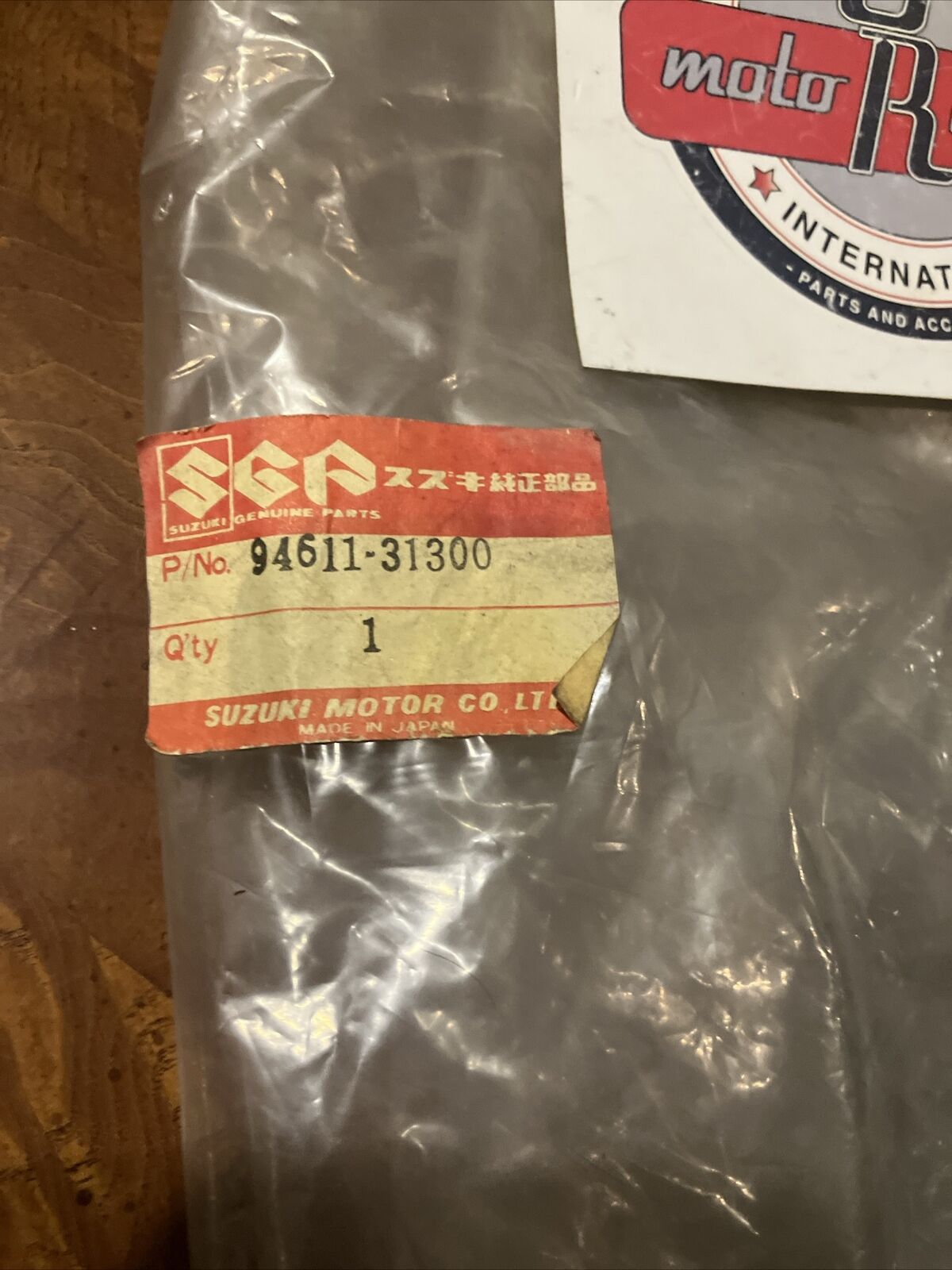 NOS Suzuki GS750E 1983 WINDSHIELD WIND SCREEN COWLING WINDOW 94611-31300 S34