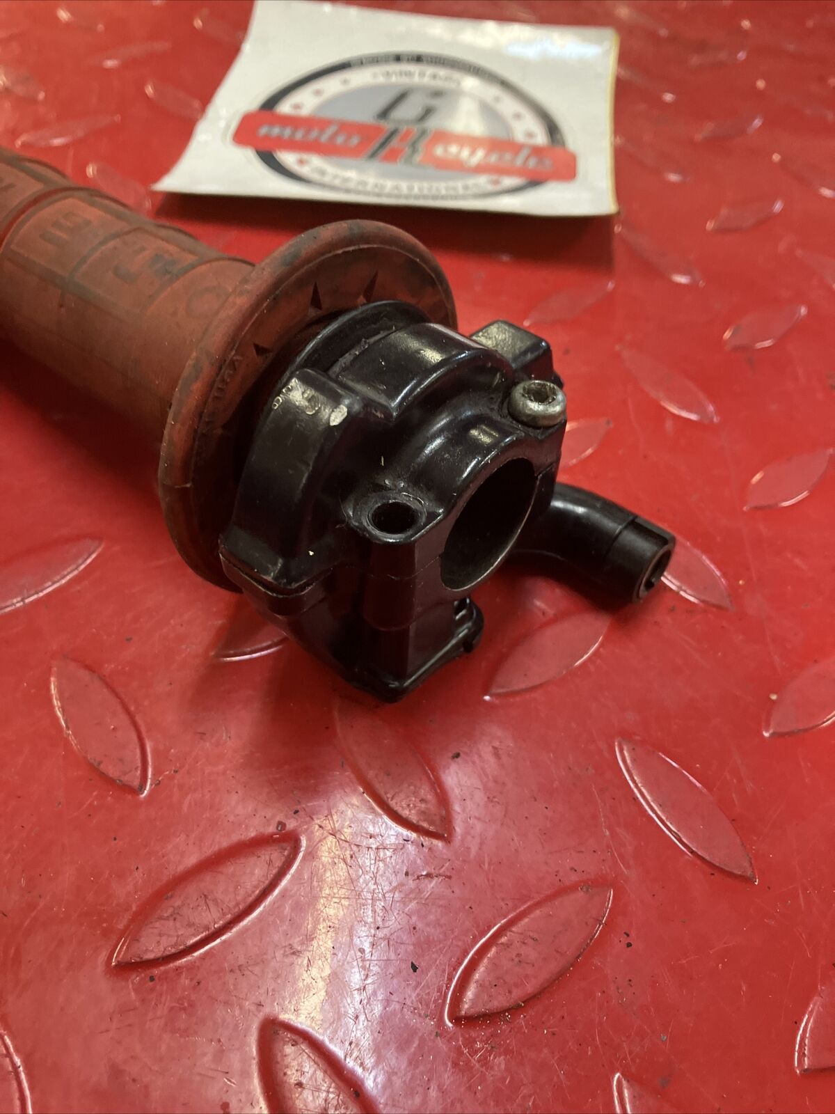 Suzuki RM125 1985 twist throttle housing case 1984