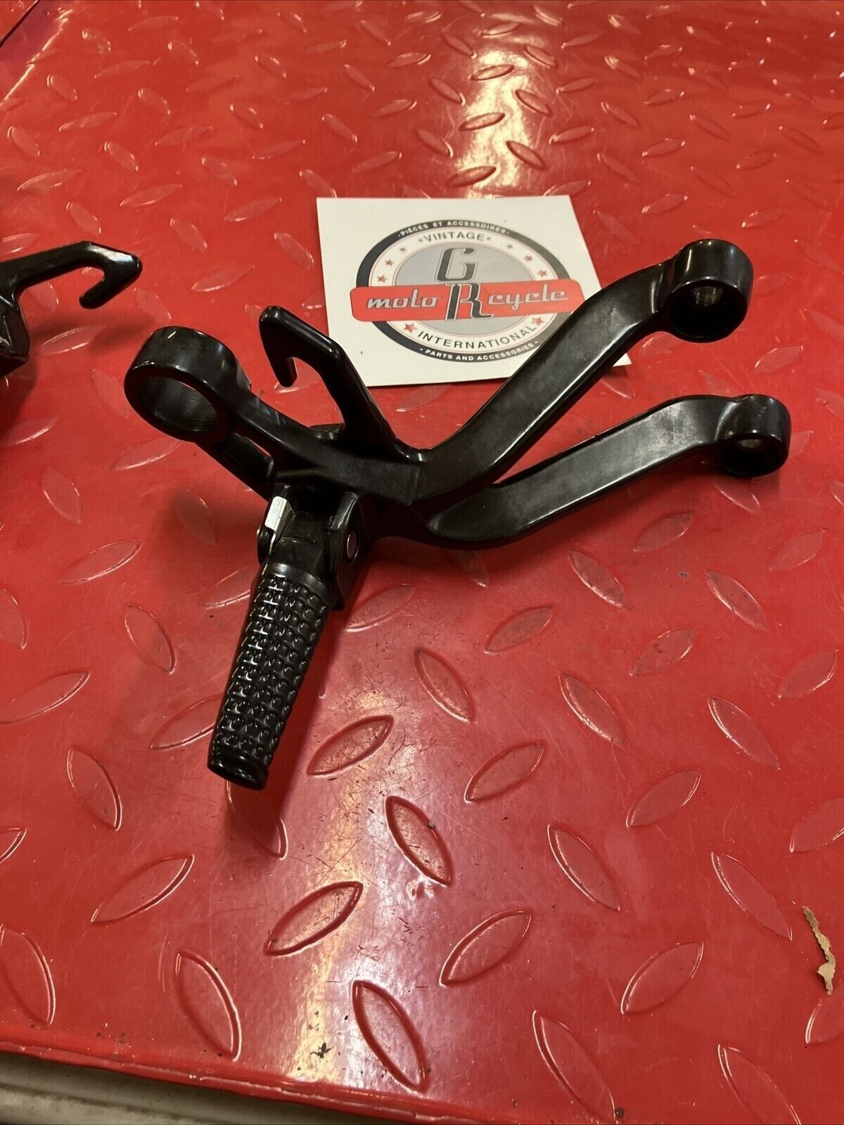 Suzuki GSXR1000 2003 footpegs footrests left right foot peg rest 43600-18G00