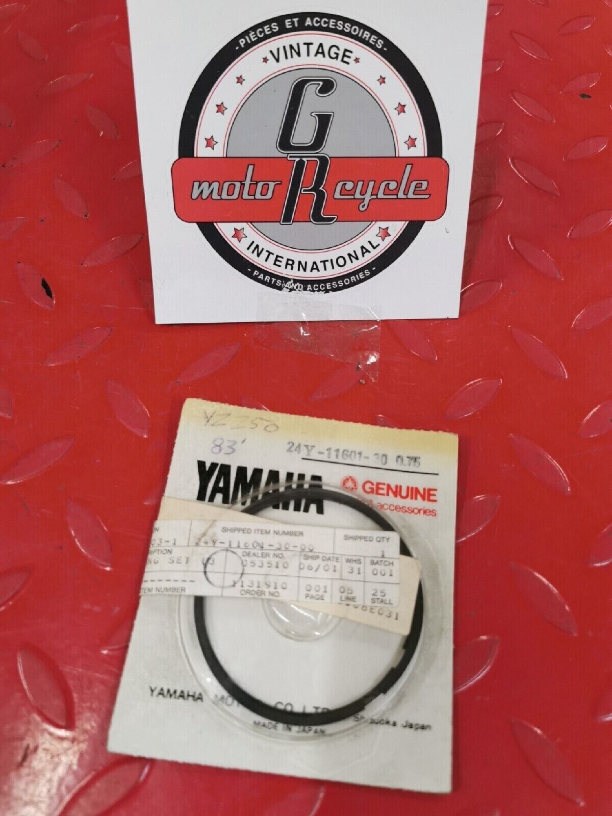 NOS YAMAHA YZ250 1983 PISTON RING SET 0.75 24Y-11601-30 Y51