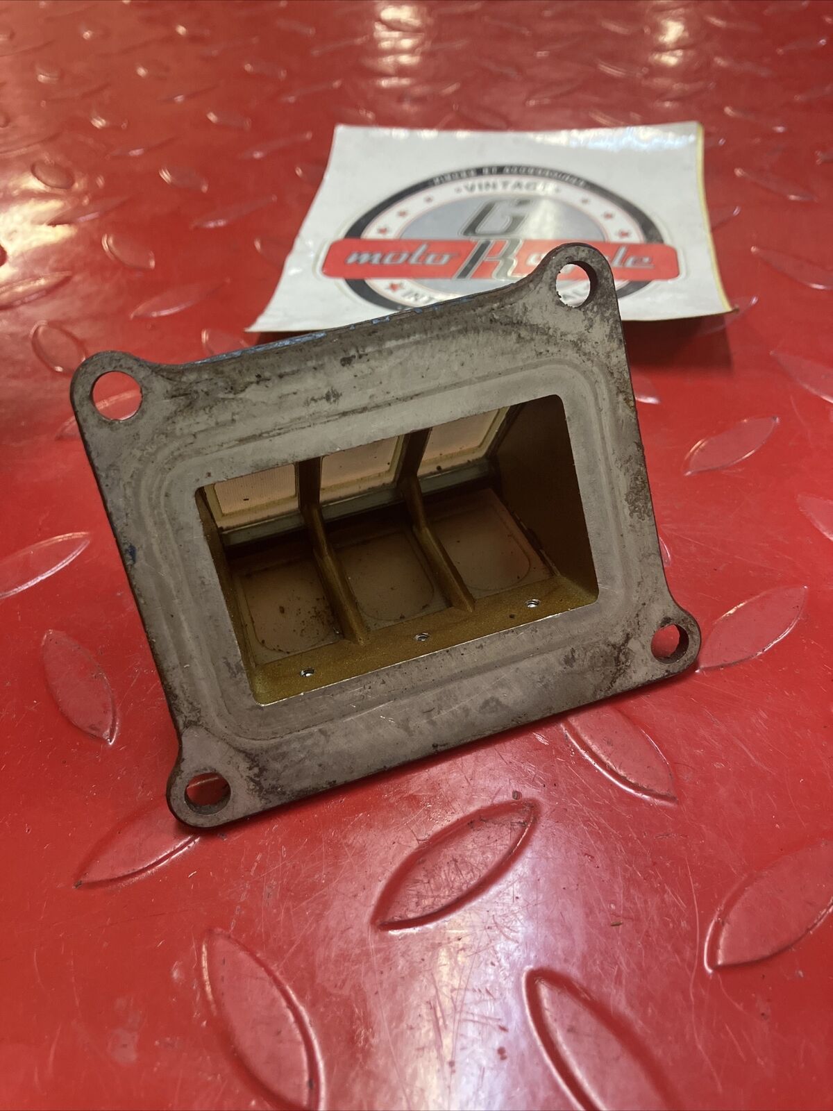 Suzuki RM125 1982 reed valve block cage
