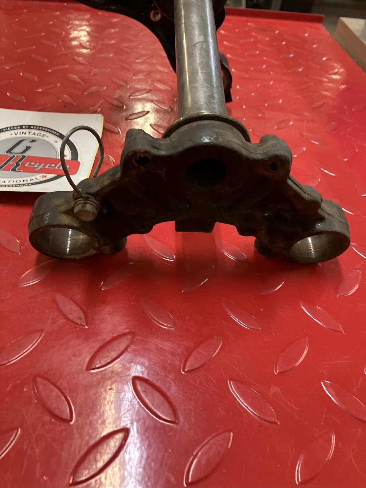 Kawasaki G5 1972 steering stem triple clamp tree 44037-044