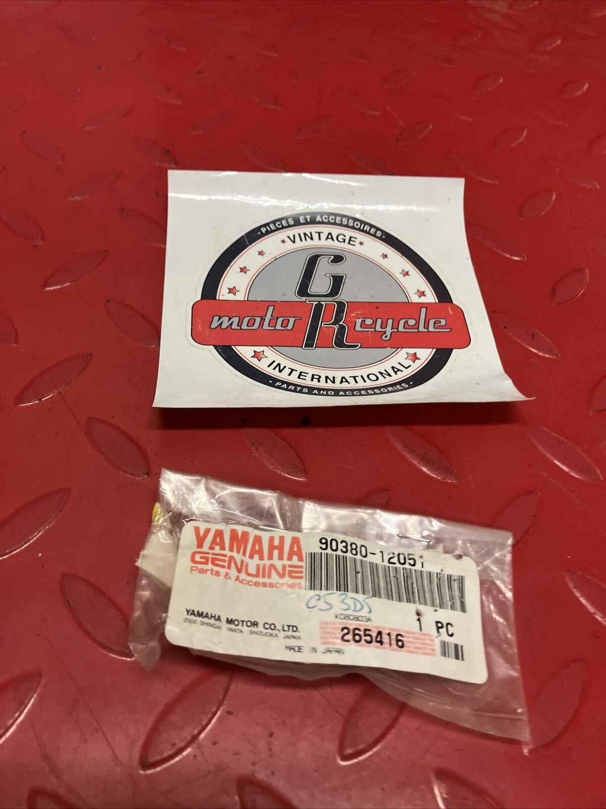 NEW NOS YAMAHA BUSHING SOLID 90380-12051-00 Y65