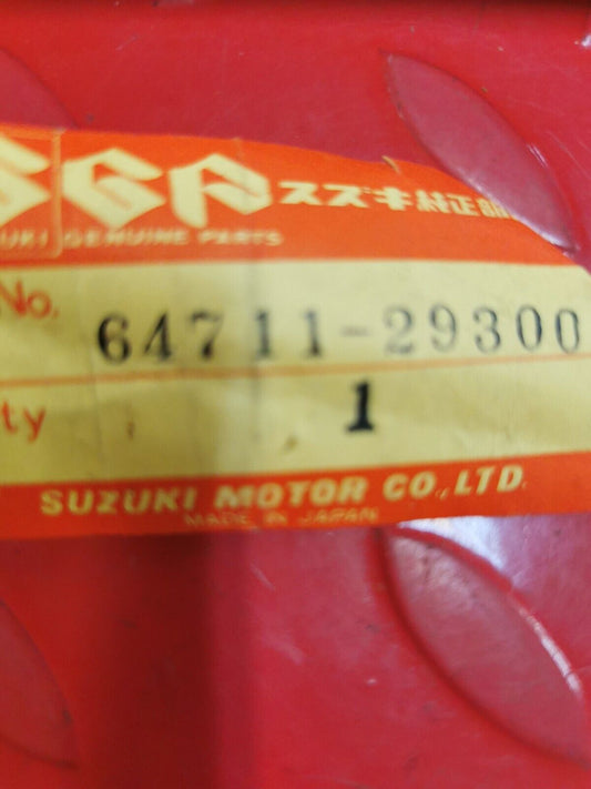 NOS SUZUKI DS185 1977 - 1981 AXLE, REAR 64711-29300 S2