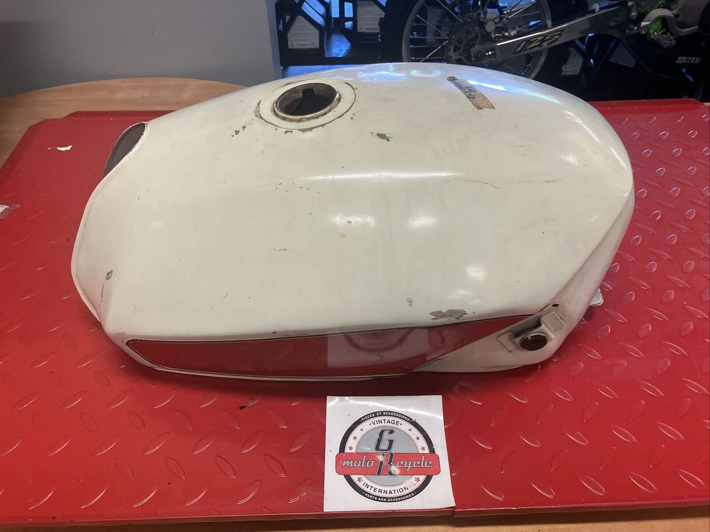 Suzuki GS750ES 1983 Fuel tank gas petrol reservoir