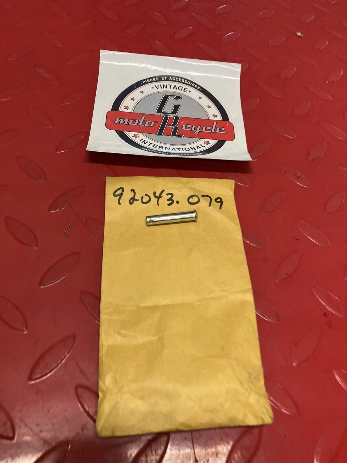 NOS KAWASAKI FOOTPEG PIN 92043-079 K19