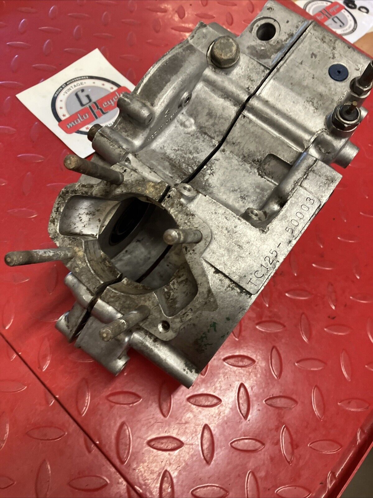 Suzuki TC125 1975 crankcase set left right crank case