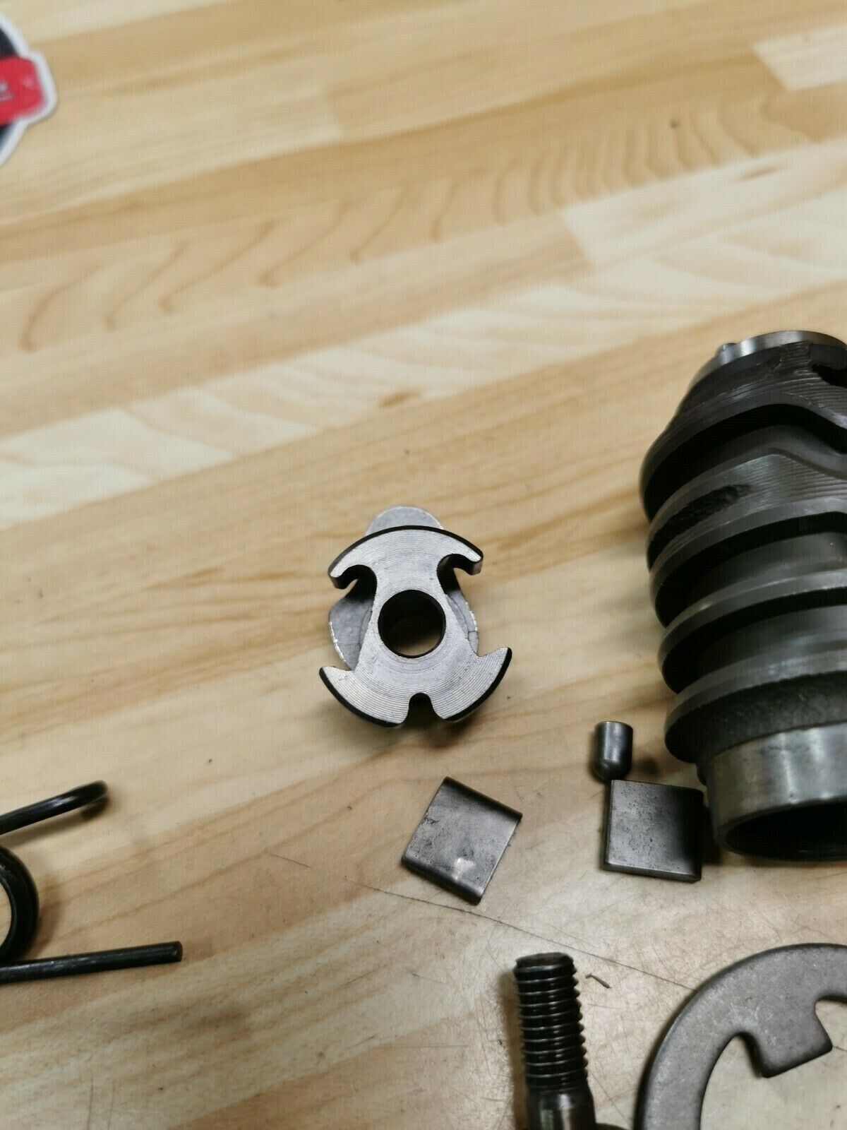 Honda CR250R 1985 gearshift gear shift drum cam center pawl ratchet spring