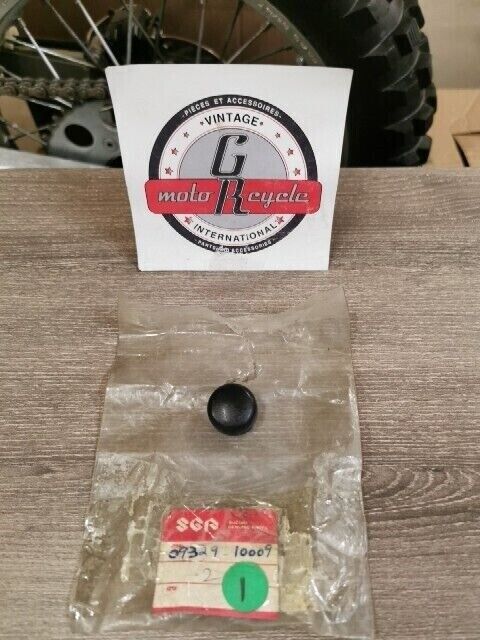NOS SUZUKI GT750 1972 - 1976 RE5A 1975 1976 CUSHION 09329-10009 S37