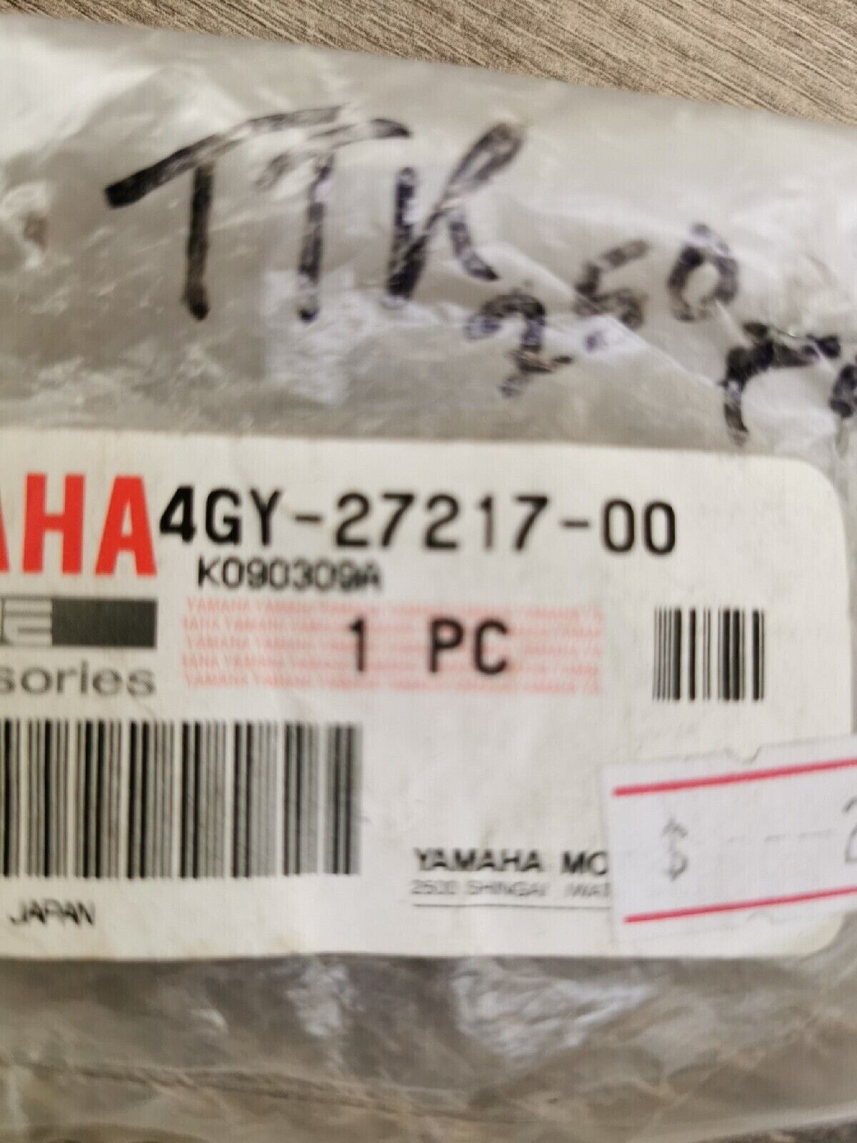 NEW NOS YAMAHA TTR250 1999 - 2006 BOLT 4GY-27217-10-00 Y51