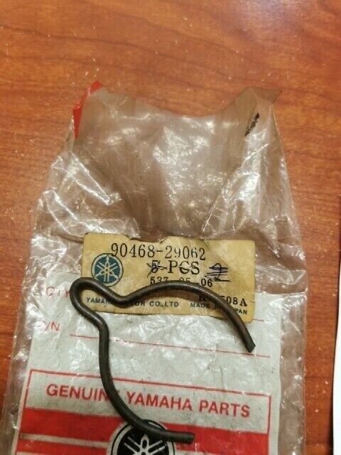 NOS Yamaha TX650 XS2 XS650 CLIP 90468-29062-00 Y111