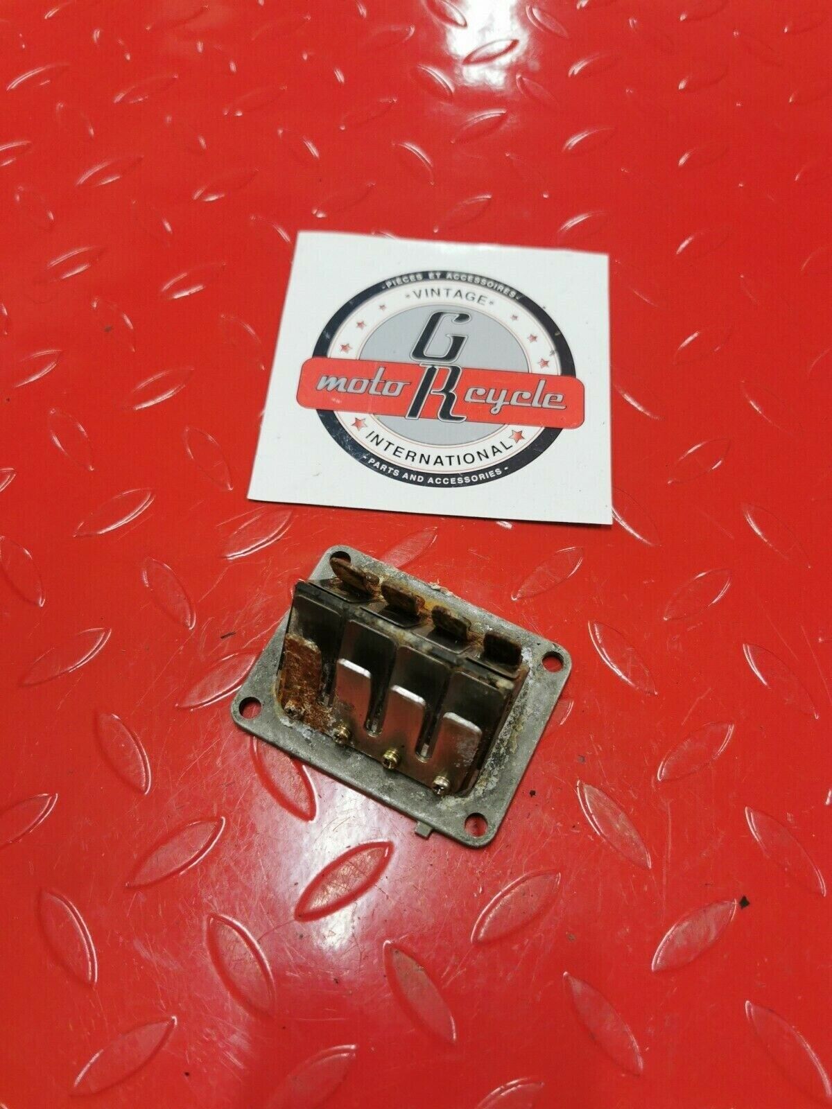 Yamaha DT250 1977 reed valve block cage 1978 1979
