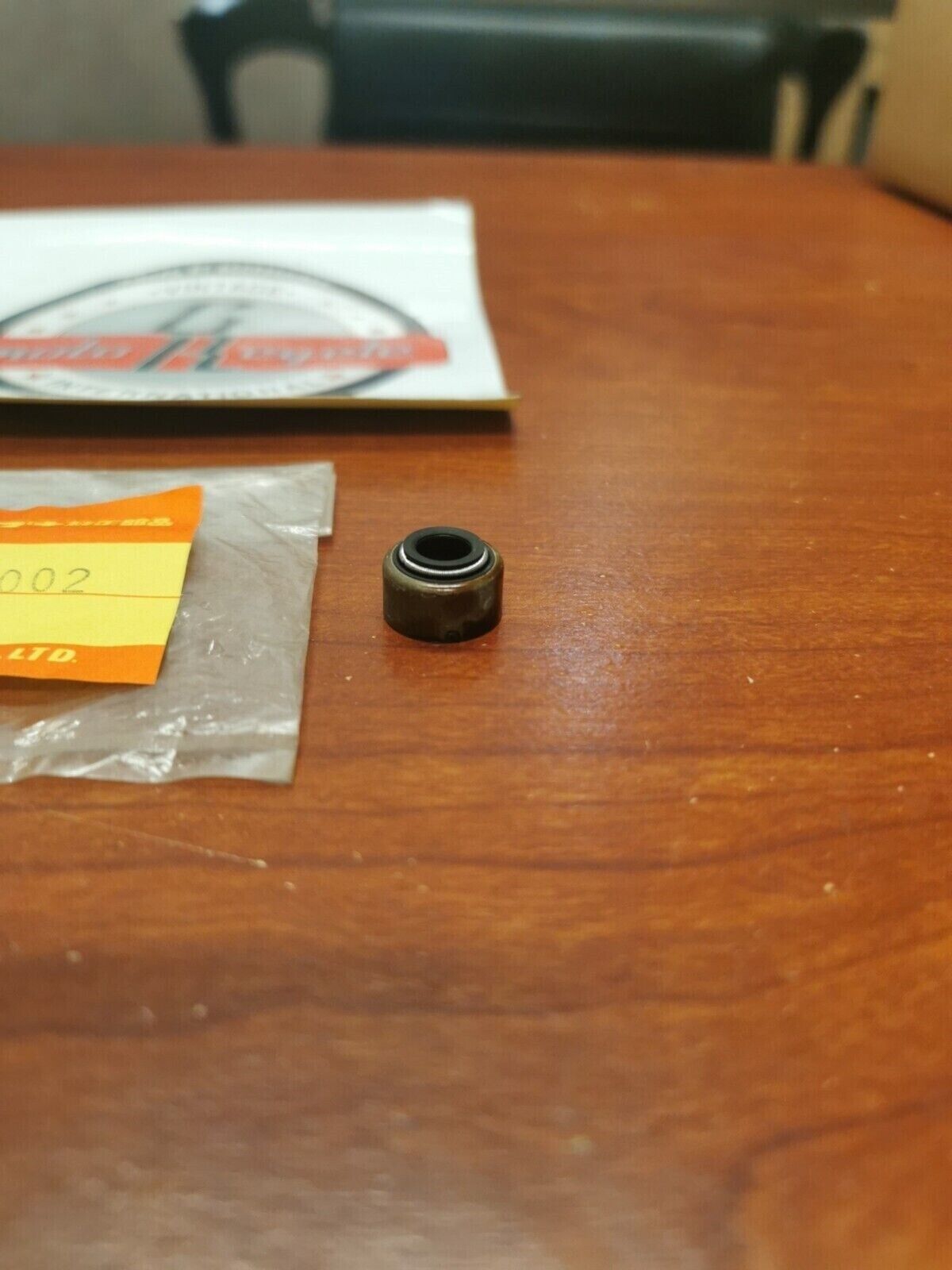 NOS Suzuki VALVE STEM OIL 09289-07002 S19