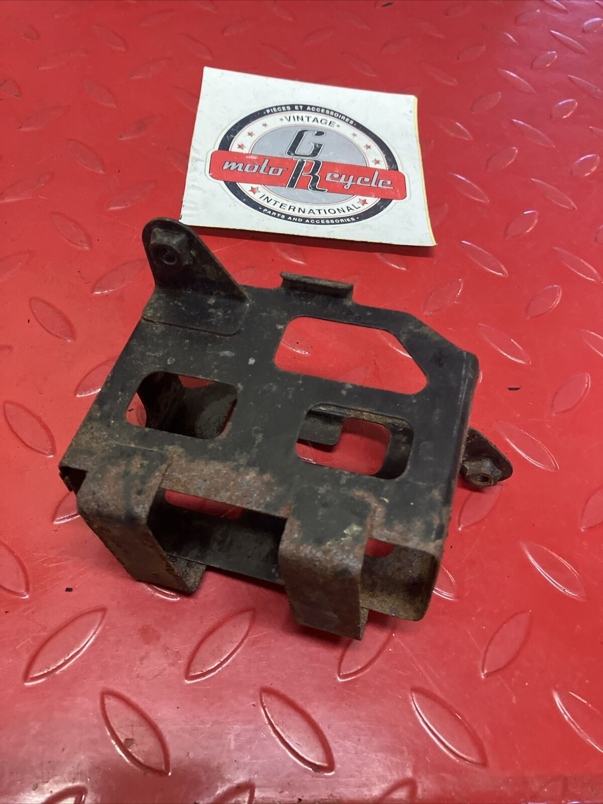 Suzuki RV90 1975 battery tray holder
