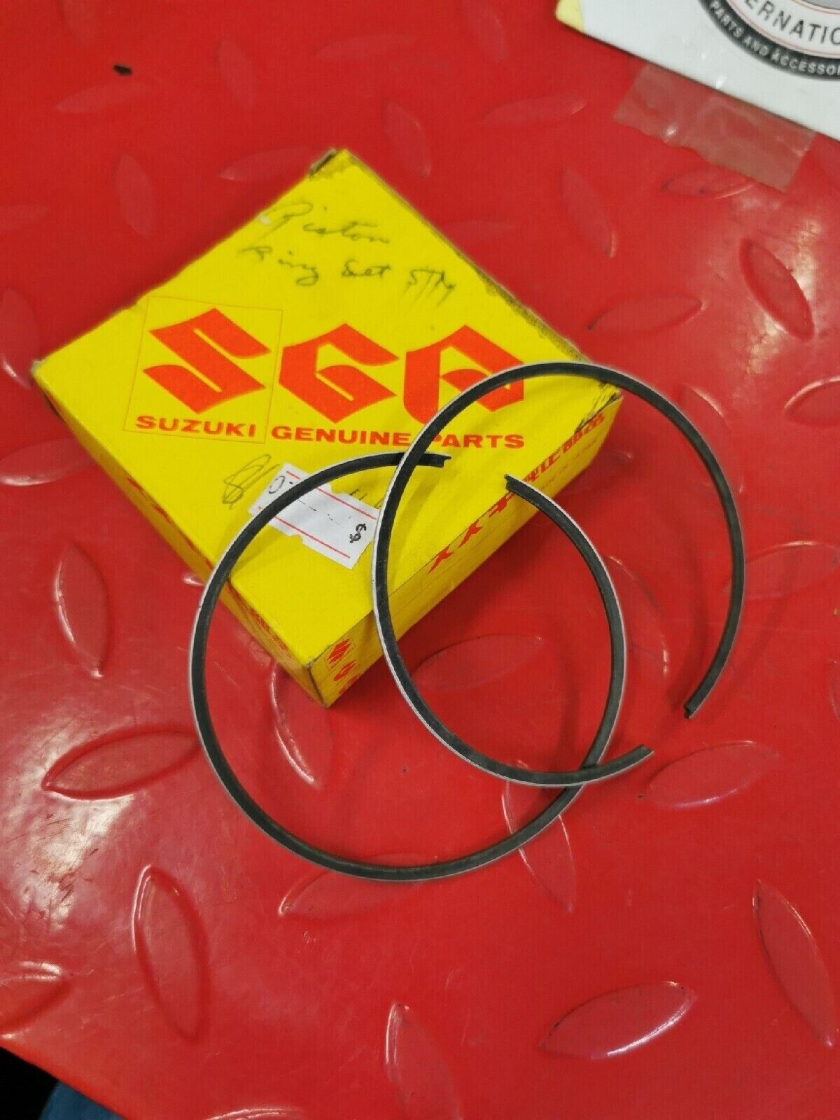 NOS SUZUKI PISTON RING SET 12140-97310 SUB BY 12140-97311 S12
