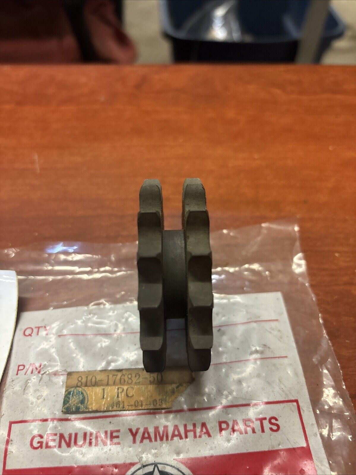 NOS Yamaha GP292 SL338 SL433 CHAIN DRIVE SPROCKET 15T 810-17682-50-00 Y177