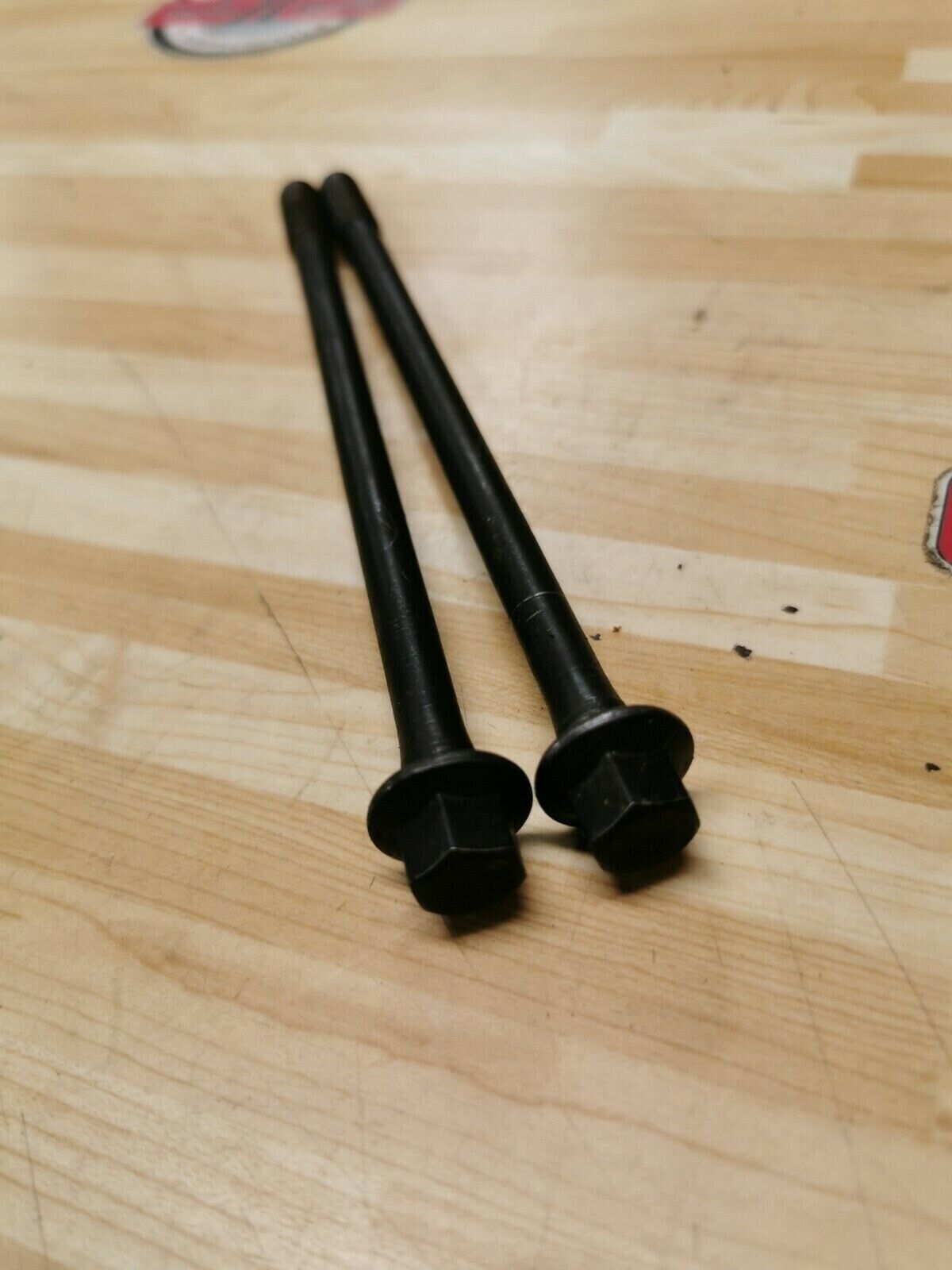 Suzuki DRZ400S 2004 cylinder jug barrel head valve bolt flange