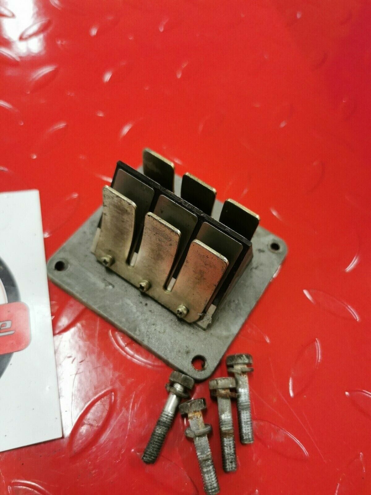 Yamaha DT250 1976 reed valve block cage 2