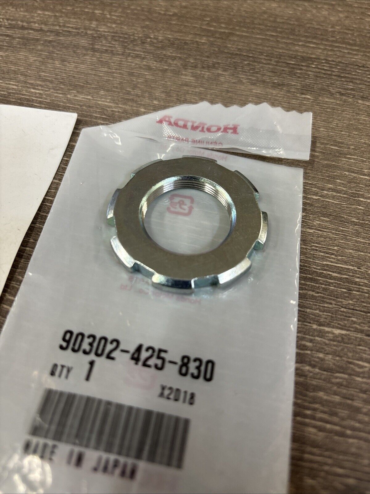 NOS Honda CB1000 F R CB1100 CB1300 STEERING HEAD TOP THREAD B 90302-425-830 H130