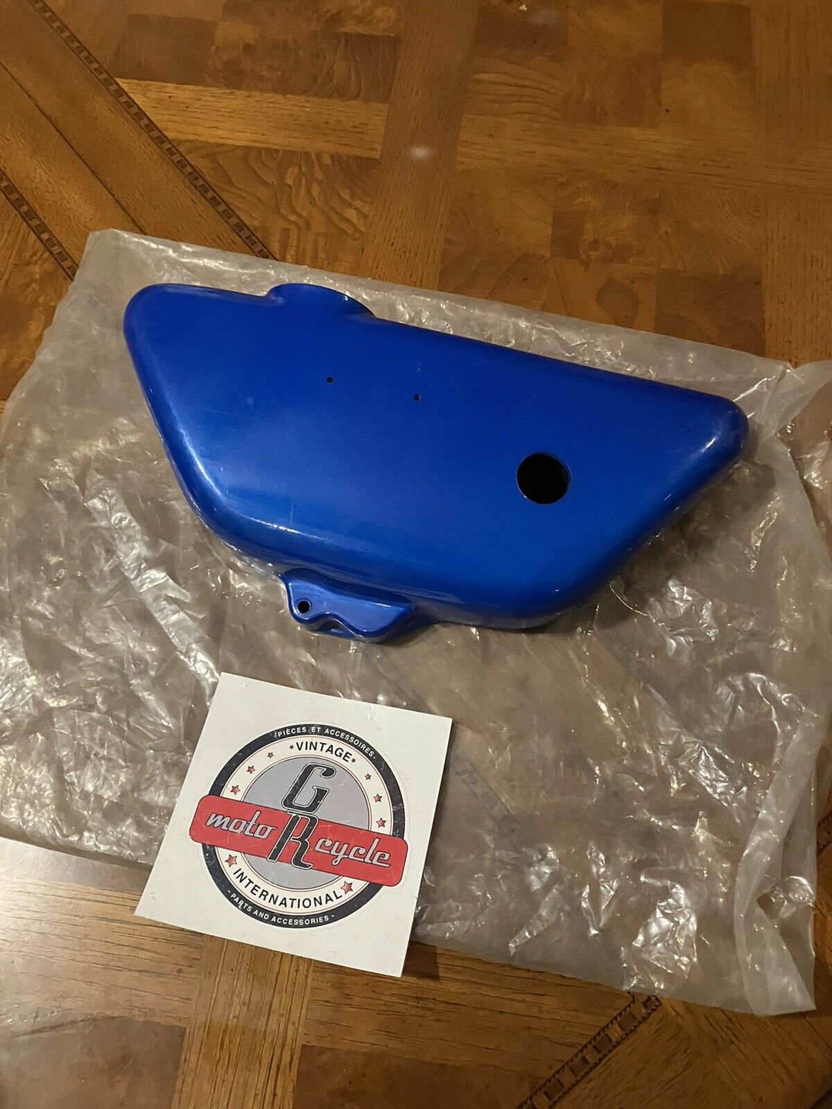 NOS Kawasaki S1 S2 1973 RIGHT SIDE COVER PANEL OIL TANK COVER 36007-031-93 K35 2