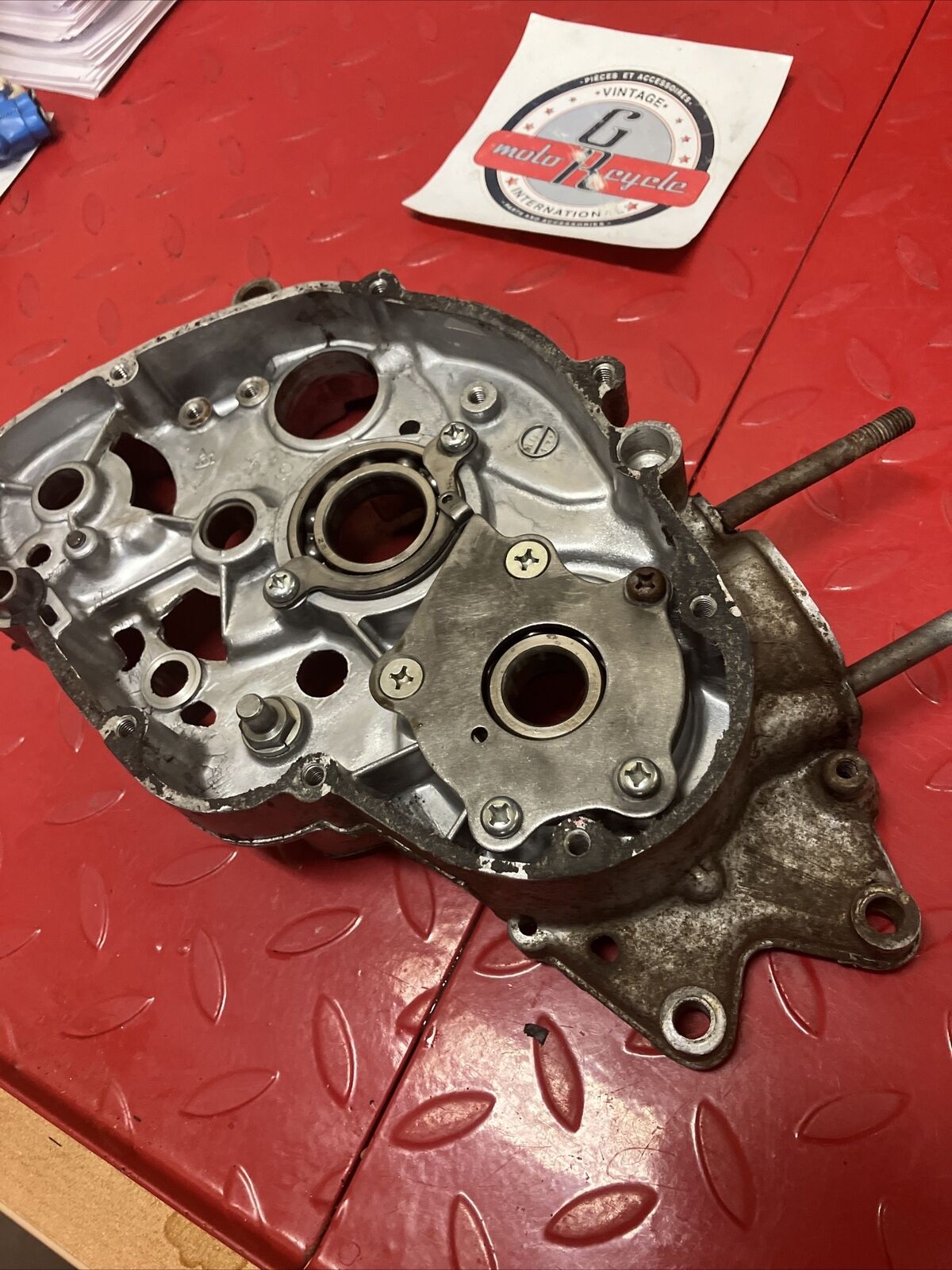 Suzuki RV125 1975 crankcase set left right crank case