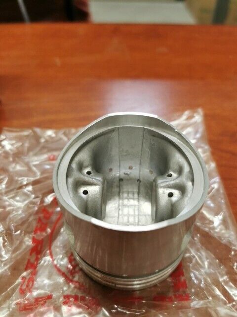 NOS Honda CB500 K1 K2 PISTON (OS 0.25) 13102-323-000 SUB. 13102-323-405 H62