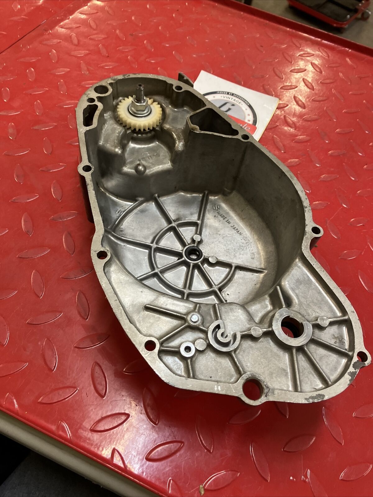 Suzuki GT380 right crankcase clutch cover U2