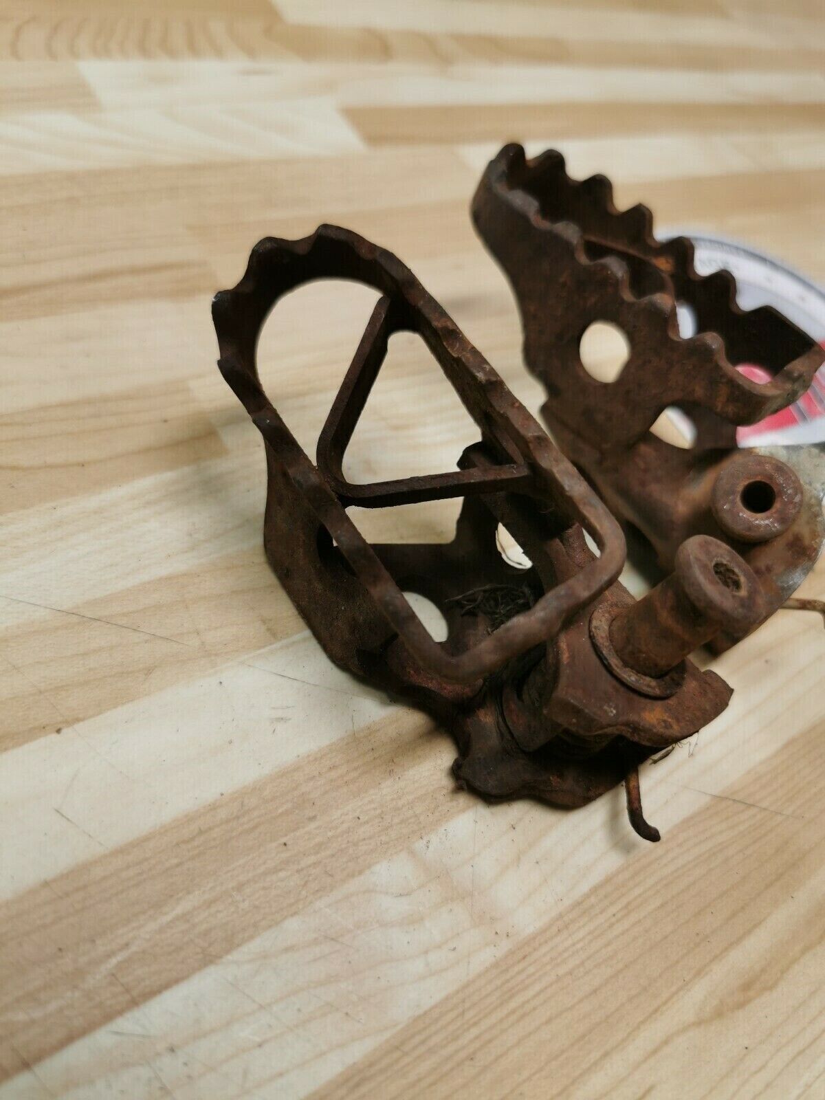 Yamaha YZ125 1987 footpeg footrest foot peg rest step left right 23X-27411-03-00