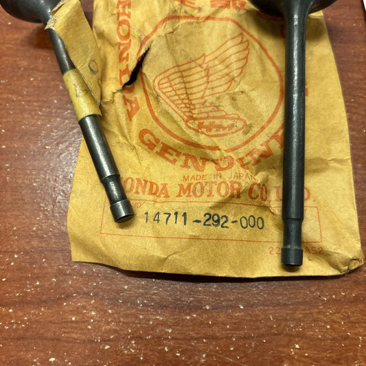 NOS Honda CB450 CB500T CL450 INLET & EXHAUST VALVE 14711-292-000 14721-292 H153