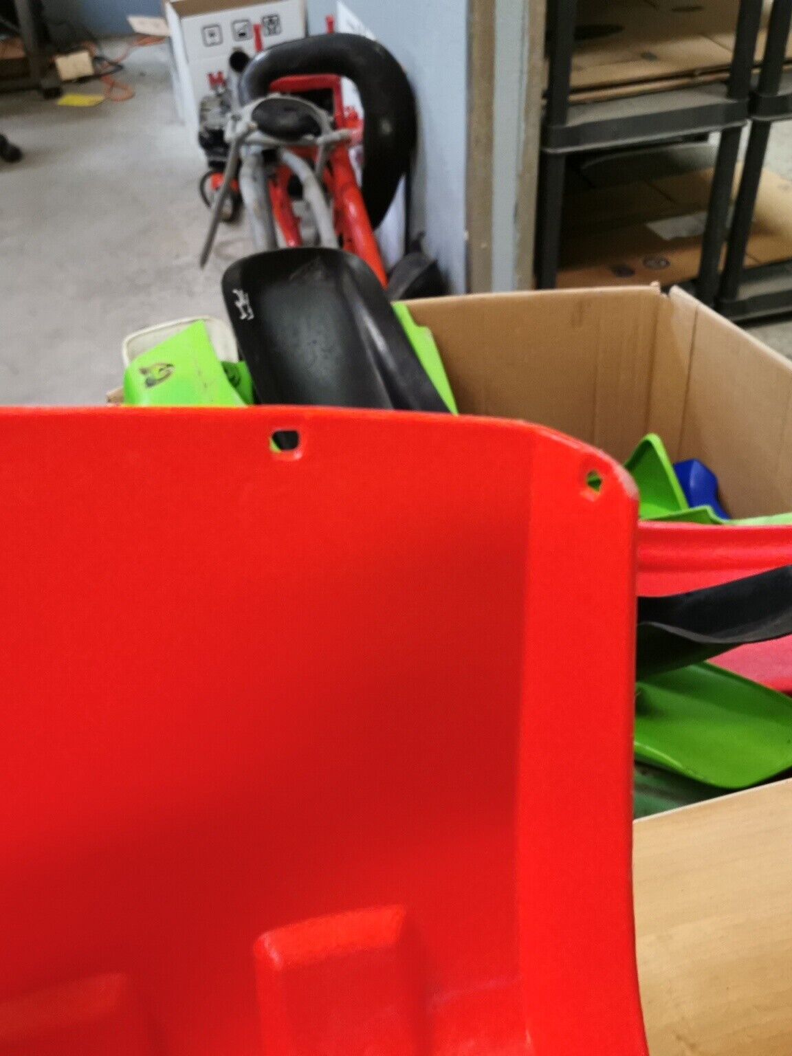 NOS Yamaha 1992 1993 YFM350 FENDER, FRONT UR CHAPPY RED 3HN-21511-80-00