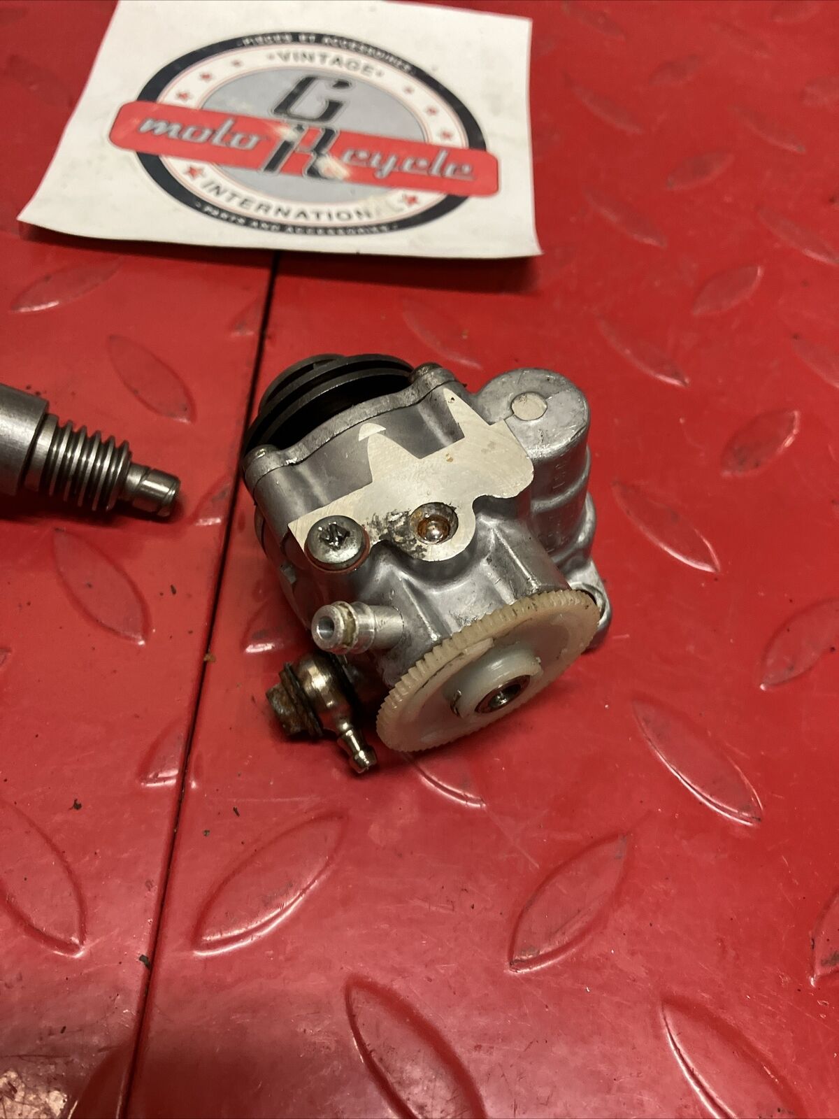 Yamaha HT1 MX 1971 oil pump assy with worm shaft and drive gear LT2
