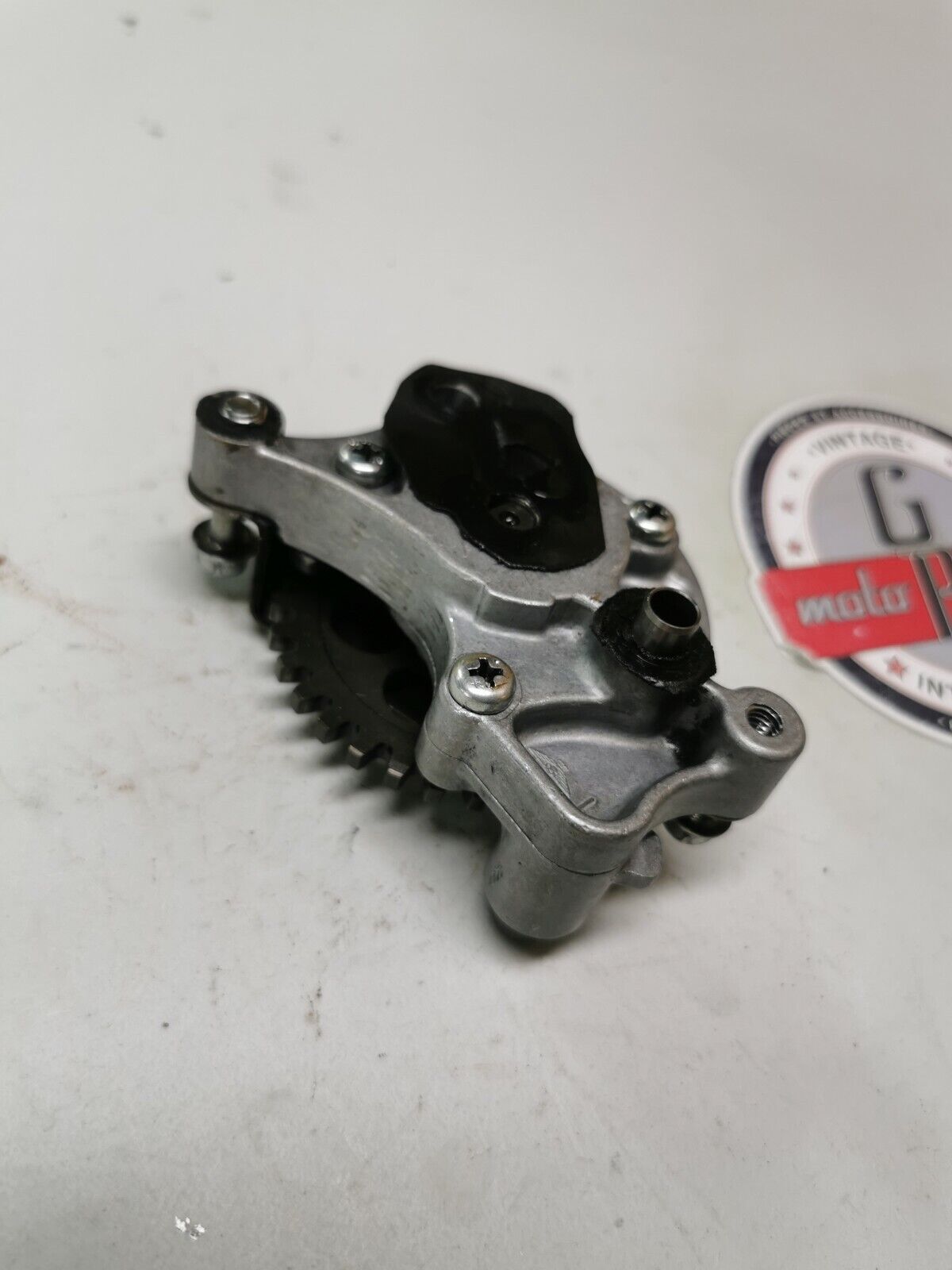Honda XR200R 1984 oil pump gear housing shaft body cover 2