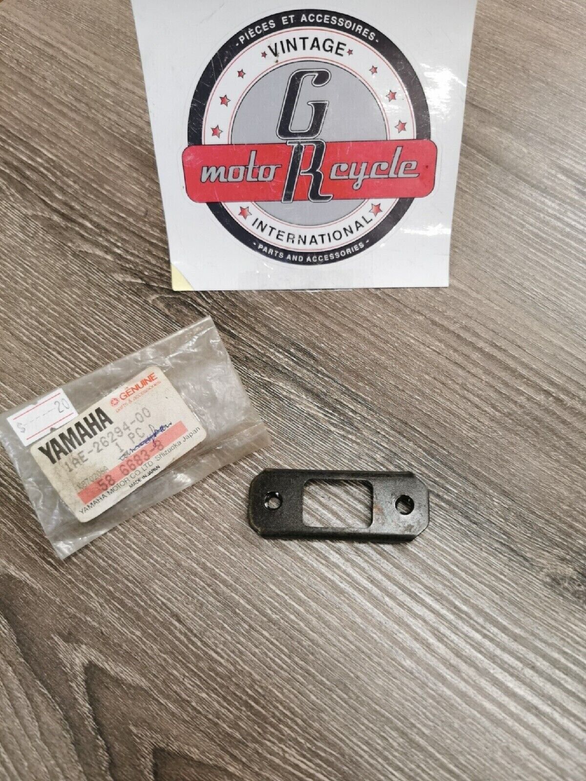 NOS YAMAHA FZ 700 1985 - 1988 mirror nut 1AE-26294-00 Y56