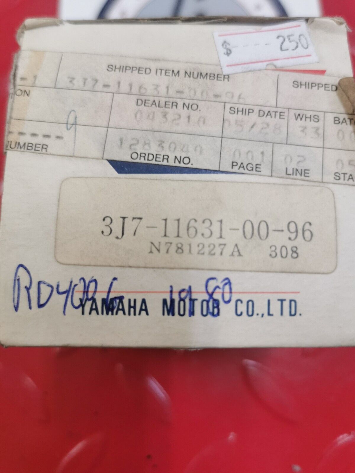 NOS Yamaha RD400 PISTON 3J7-11631-00-96 Y17