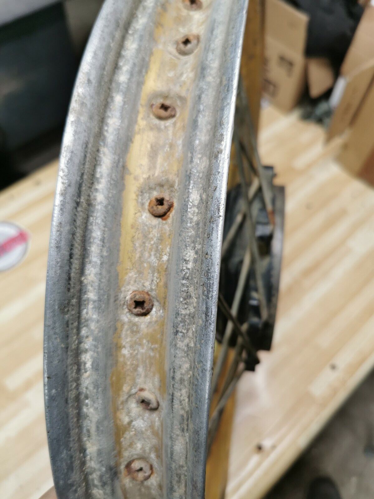 Yamaha YZ125 1987 rear wheel back hub 1986 1LX-25311-01-98