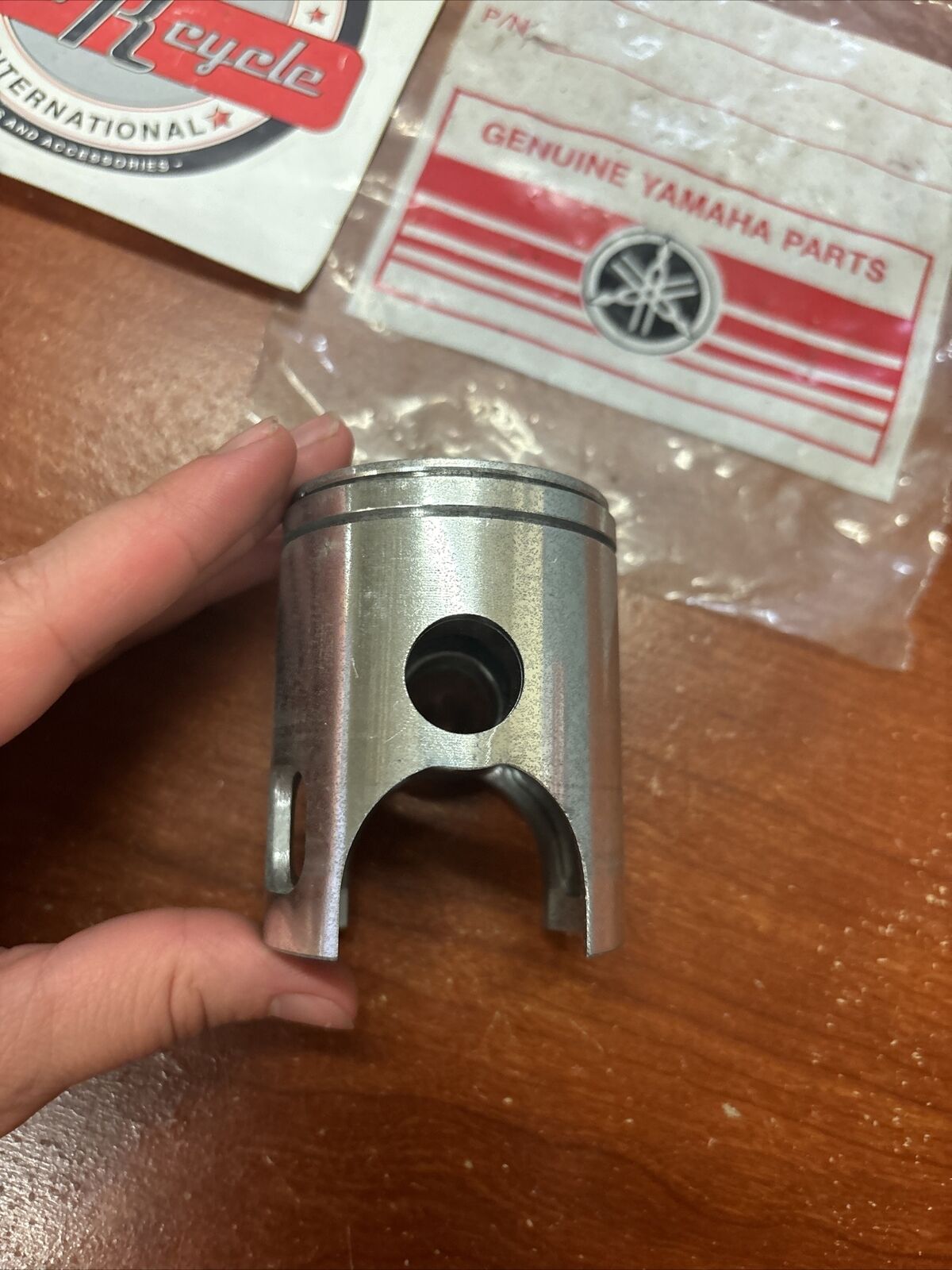 NOS Yamaha 1973 1974 1975 RD250 PISTON STD 361-11631-00-98 SUB 361-11631-03 Y175