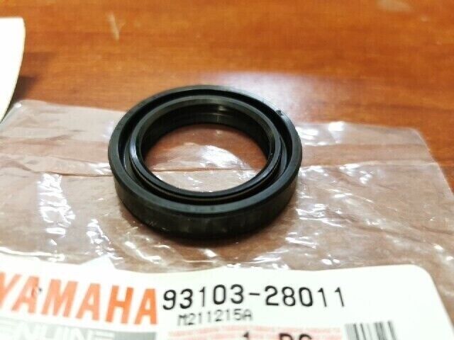 NEW NOS Yamaha DT50 DT80 DT100 DT125 DT175 SW-TYPE OIL SEAL 93103-28011-00 Y107