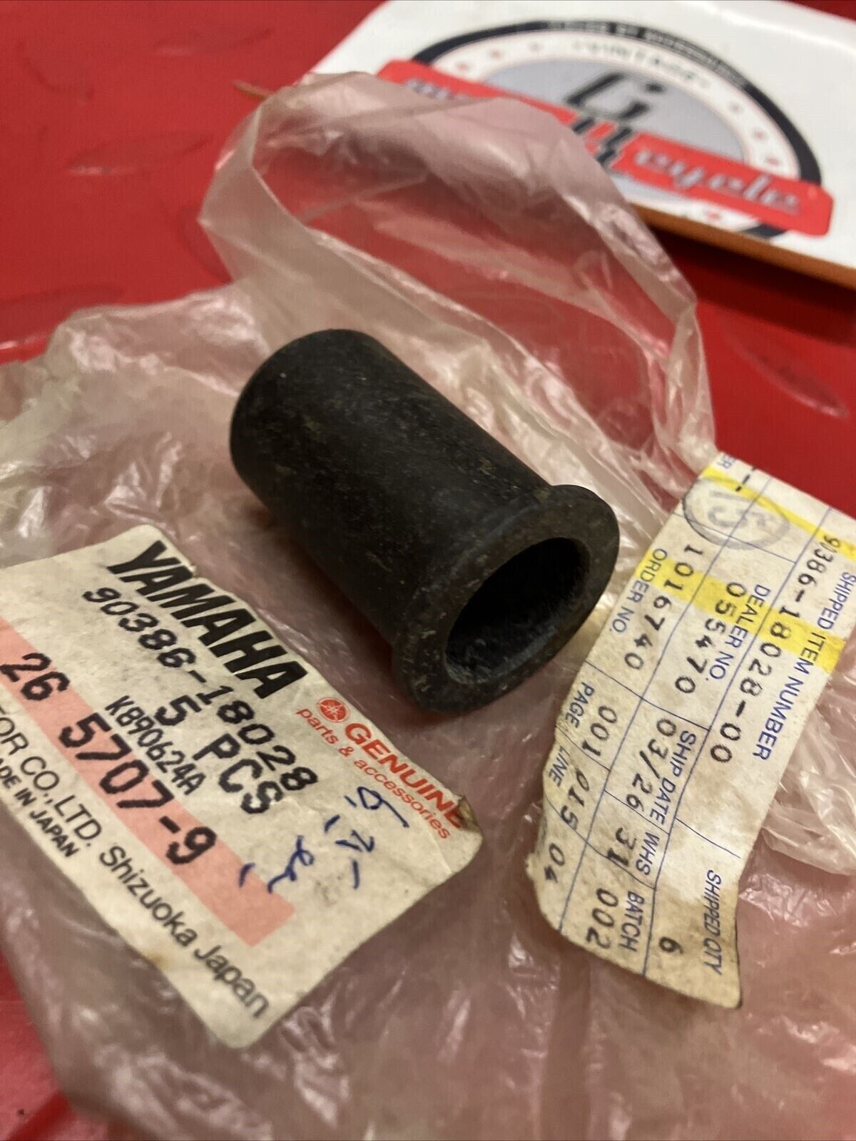 NEW NOS YAMAHA BUSHING 90386-18028-00 Y67